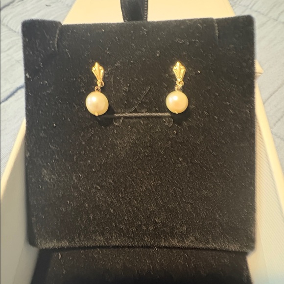 Vintage 14k Pearl Earrings - Picture 5 of 11